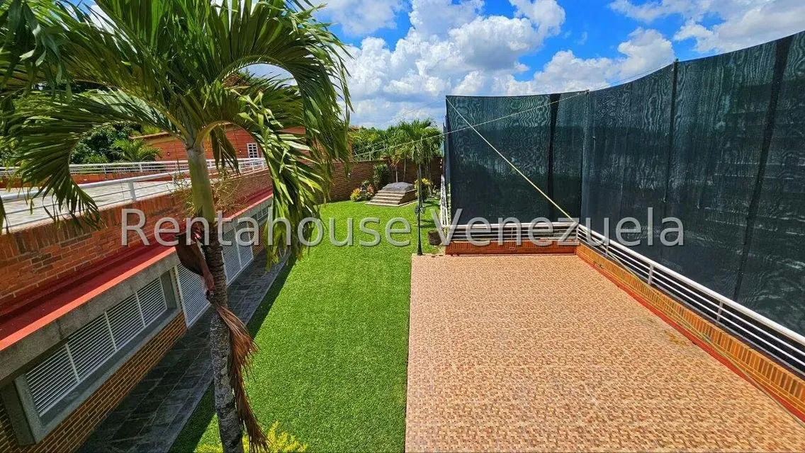 Casa (Multipes Niveles) en Venta en Cumbres de Curumo, Distrito Metropolitano - 55