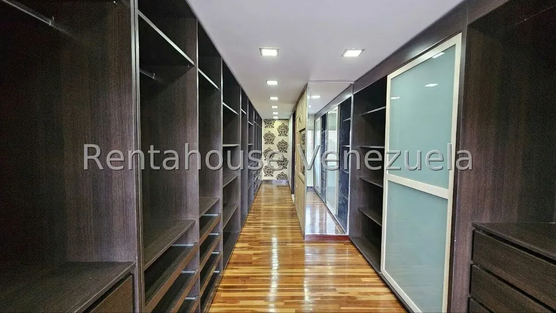 Casa (Multipes Niveles) en Venta en Cumbres de Curumo, Distrito Metropolitano - 58