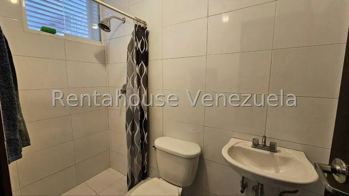 Casa (Multipes Niveles) en Venta en Cumbres de Curumo, Distrito Metropolitano - 59
