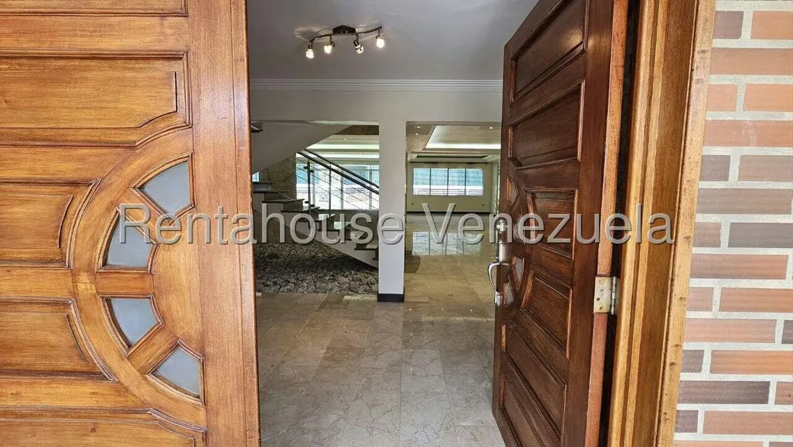 Casa (Multipes Niveles) en Venta en Cumbres de Curumo, Distrito Metropolitano - 60