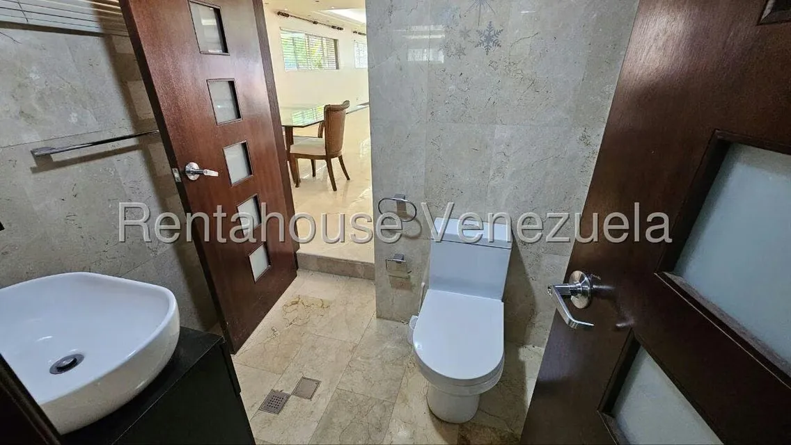 Casa (Multipes Niveles) en Venta en Cumbres de Curumo, Distrito Metropolitano - 63