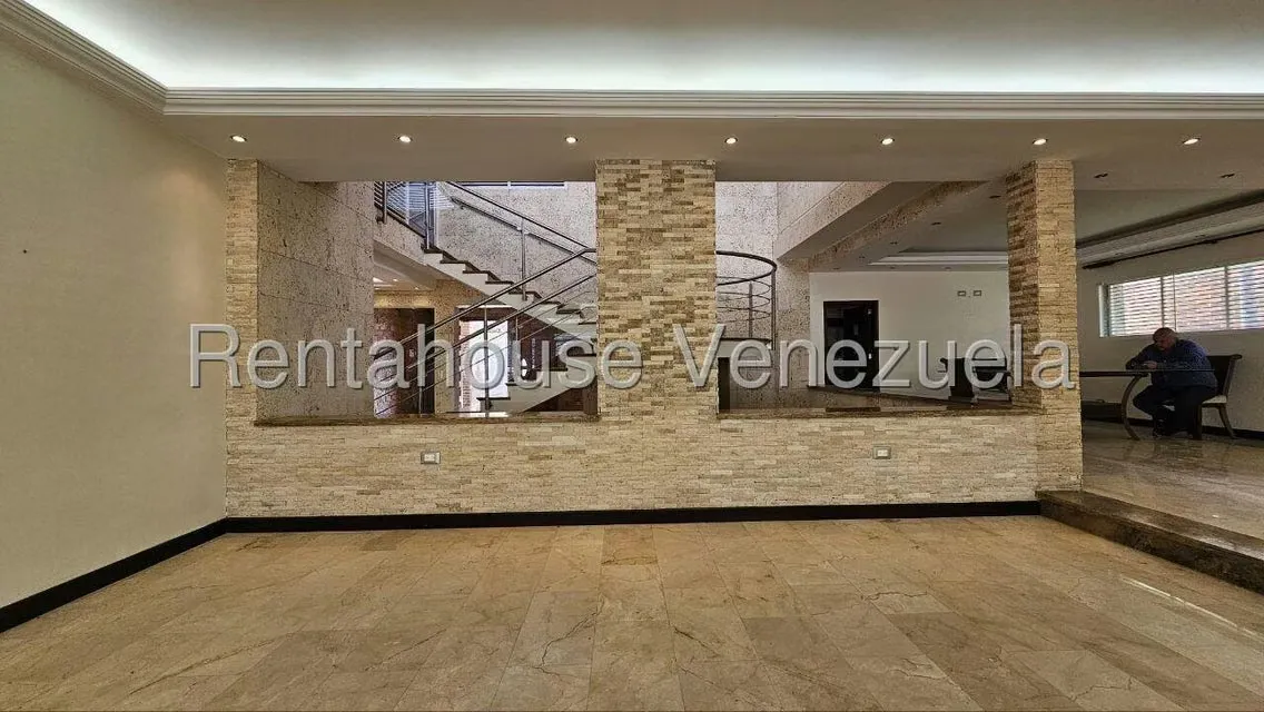 Casa (Multipes Niveles) en Venta en Cumbres de Curumo, Distrito Metropolitano - 68
