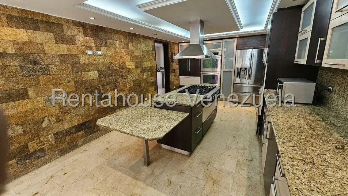 Casa (Multipes Niveles) en Venta en Cumbres de Curumo, Distrito Metropolitano - 69