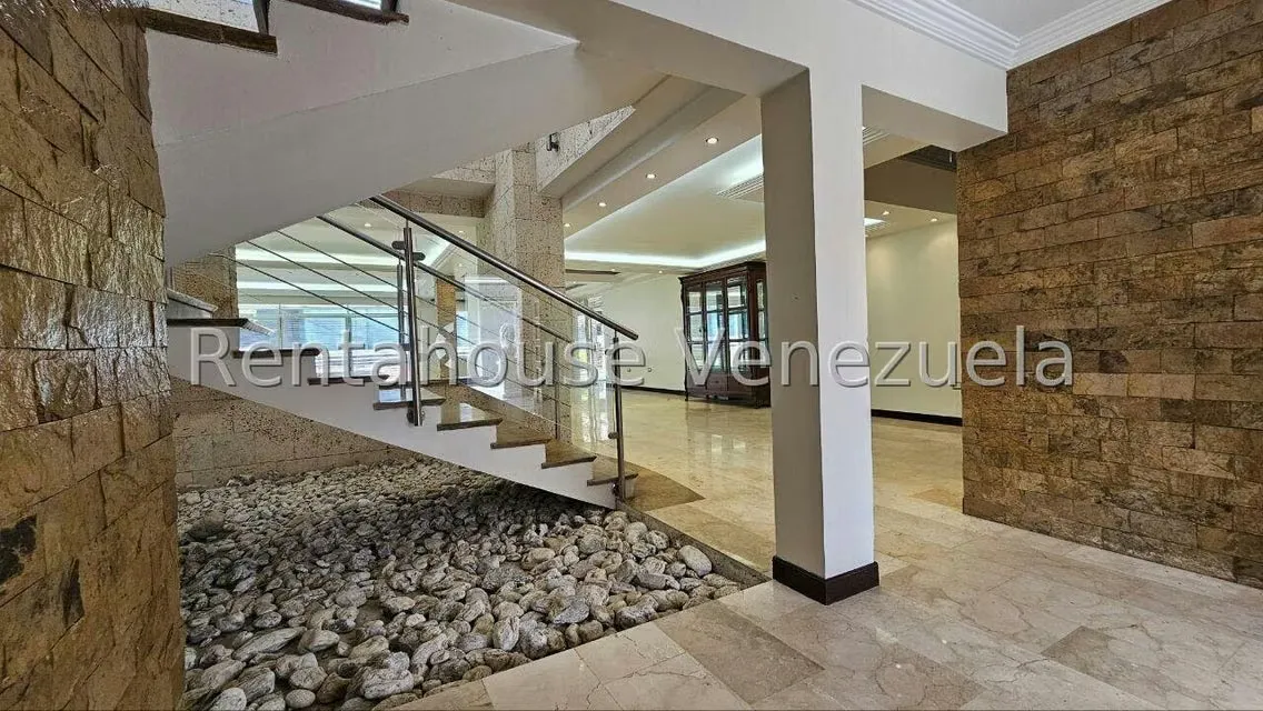 Casa (Multipes Niveles) en Venta en Cumbres de Curumo, Distrito Metropolitano - 71