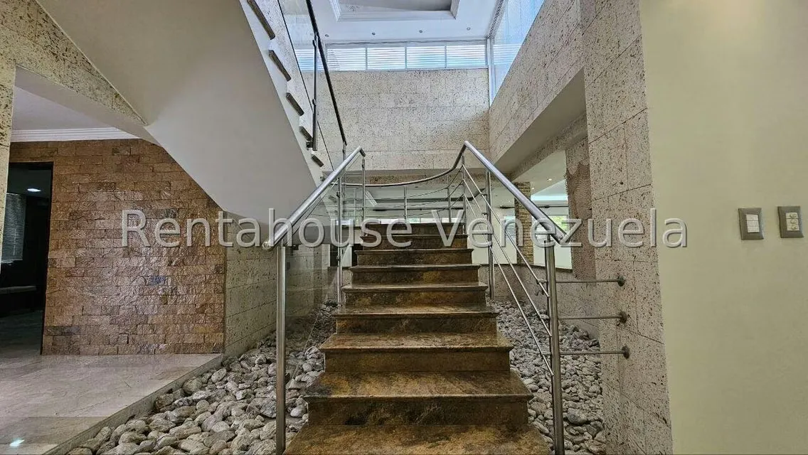 Casa (Multipes Niveles) en Venta en Cumbres de Curumo, Distrito Metropolitano - 72