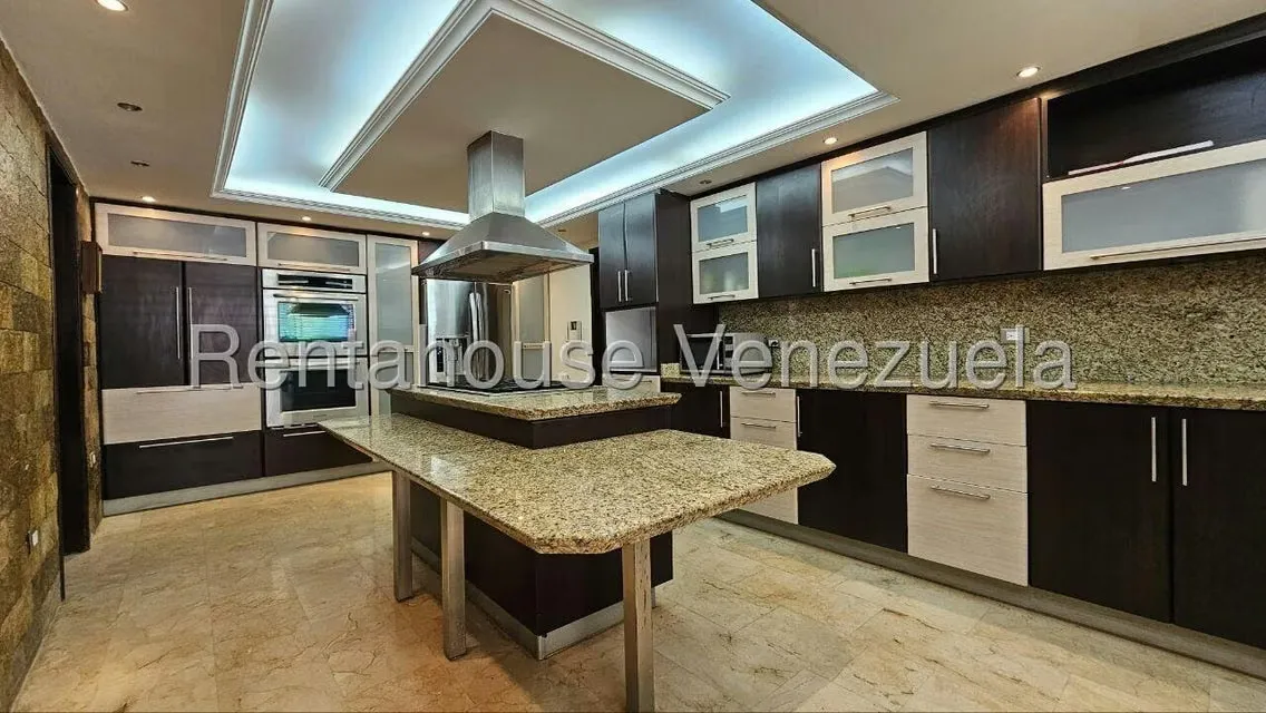 Casa (Multipes Niveles) en Venta en Cumbres de Curumo, Distrito Metropolitano - 75