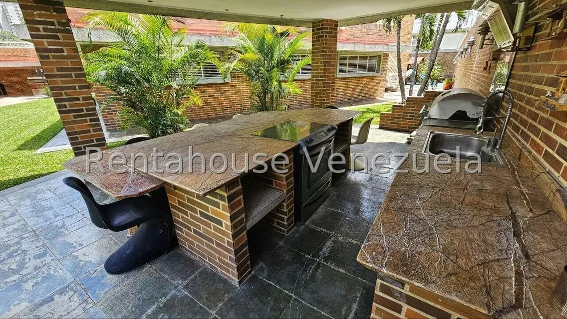 Casa (Multipes Niveles) en Venta en Cumbres de Curumo, Distrito Metropolitano - 80