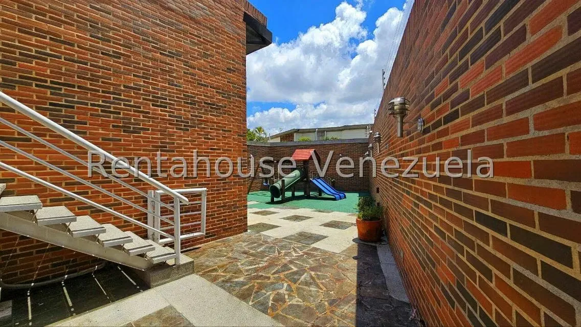 Casa (Multipes Niveles) en Venta en Cumbres de Curumo, Distrito Metropolitano - 82
