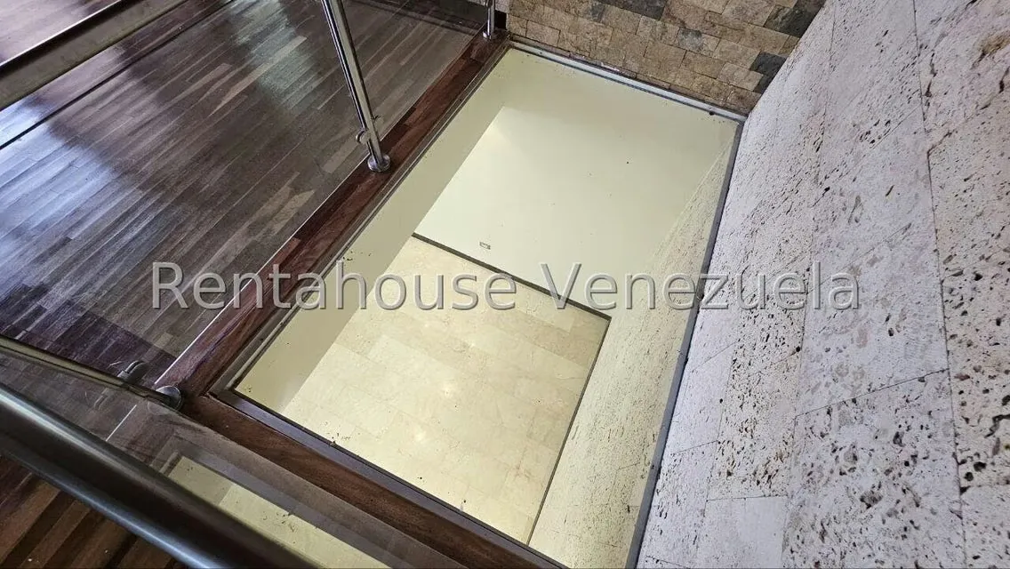 Casa (Multipes Niveles) en Venta en Cumbres de Curumo, Distrito Metropolitano - 85