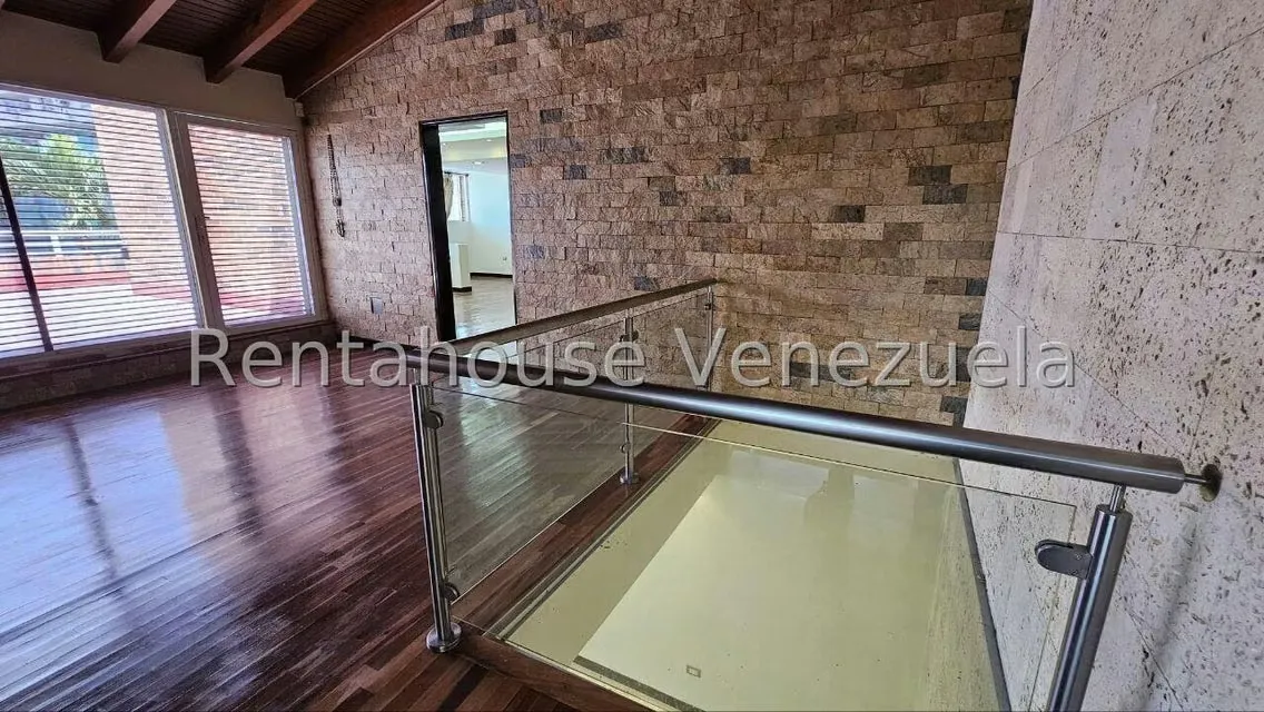 Casa (Multipes Niveles) en Venta en Cumbres de Curumo, Distrito Metropolitano - 90