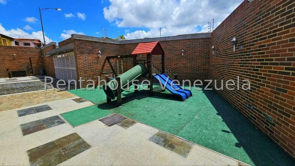 Casa (Multipes Niveles) en Venta en Cumbres de Curumo, Distrito Metropolitano - 10