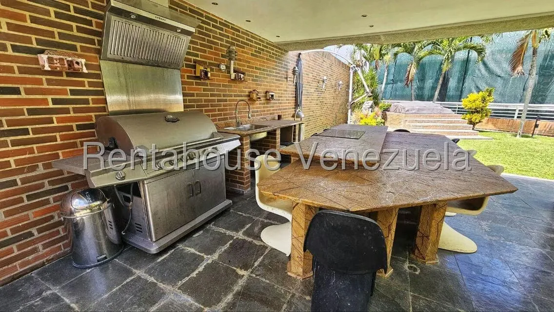 Casa (Multipes Niveles) en Venta en Cumbres de Curumo, Distrito Metropolitano - 94