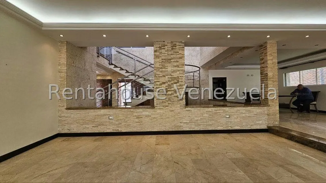 Casa (Multipes Niveles) en Venta en Cumbres de Curumo, Distrito Metropolitano - 96