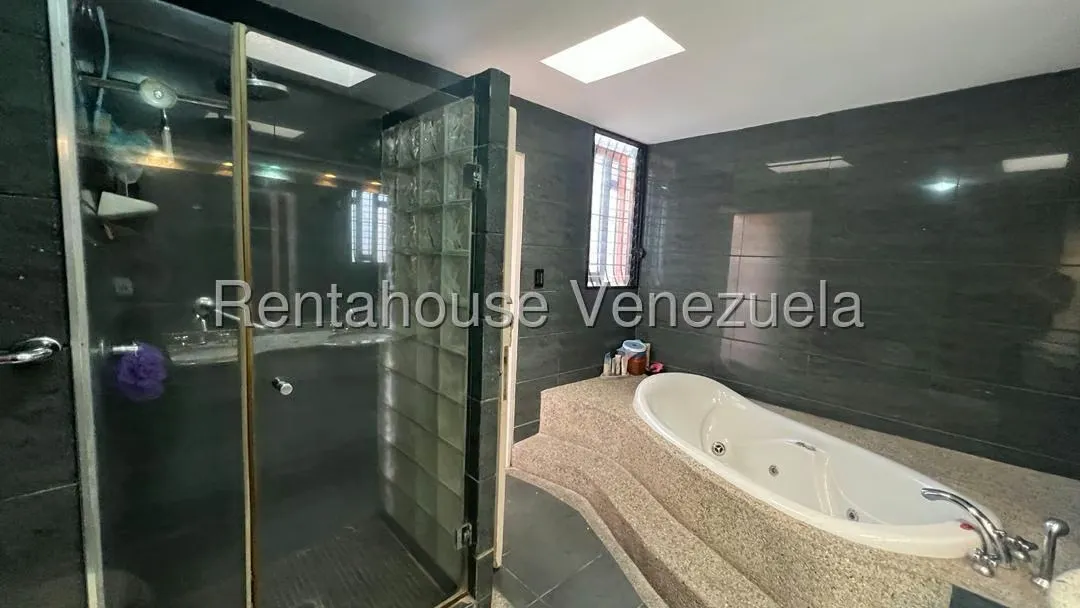 Apartamento (Duplex) en Venta en Lomas del Avila, Distrito Metropolitano - 18