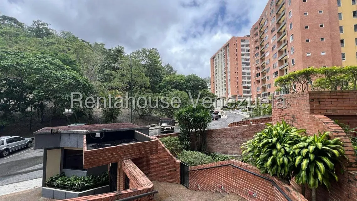 Apartamento (Duplex) en Venta en Lomas del Avila, Distrito Metropolitano - 2