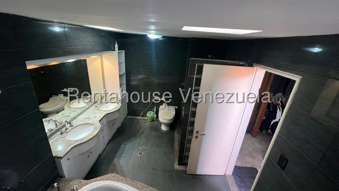 Apartamento (Duplex) en Venta en Lomas del Avila, Distrito Metropolitano - 23