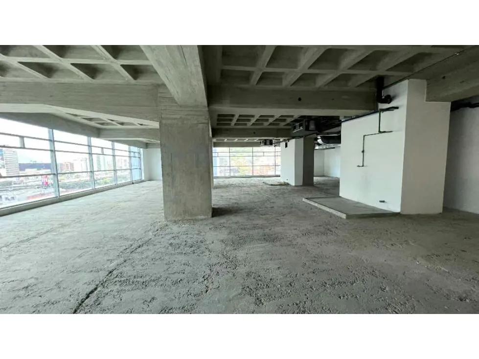Se Alquila Oficina 300 M2 en la Torre Luxor, Urbanización Las Mercedes - 11