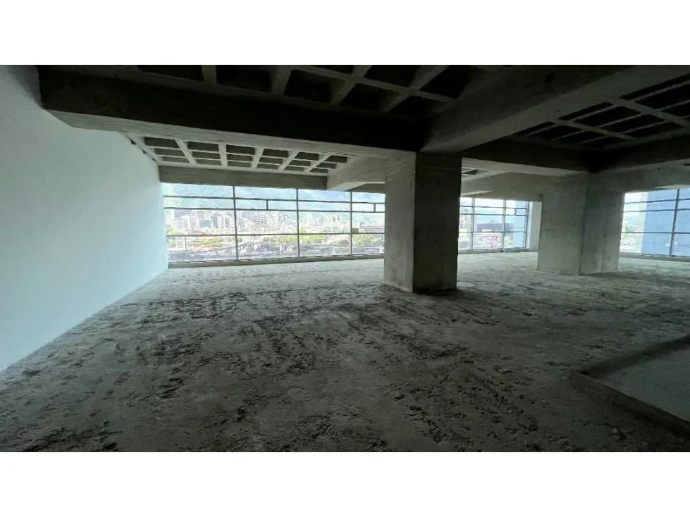 Se Alquila Oficina 300 M2 en la Torre Luxor, Urbanización Las Mercedes - 13