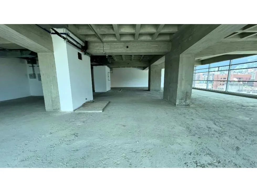 Se Alquila Oficina 300 M2 en la Torre Luxor, Urbanización Las Mercedes - 15