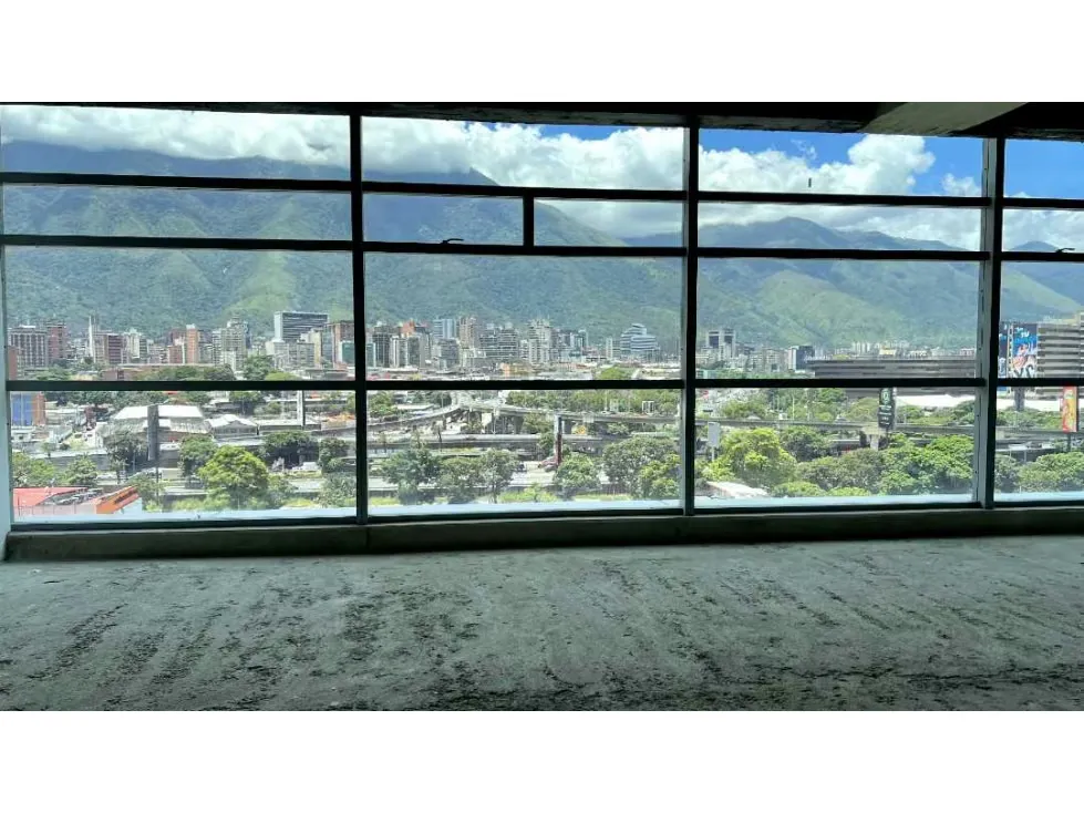 Se Alquila Oficina 300 M2 en la Torre Luxor, Urbanización Las Mercedes - 16