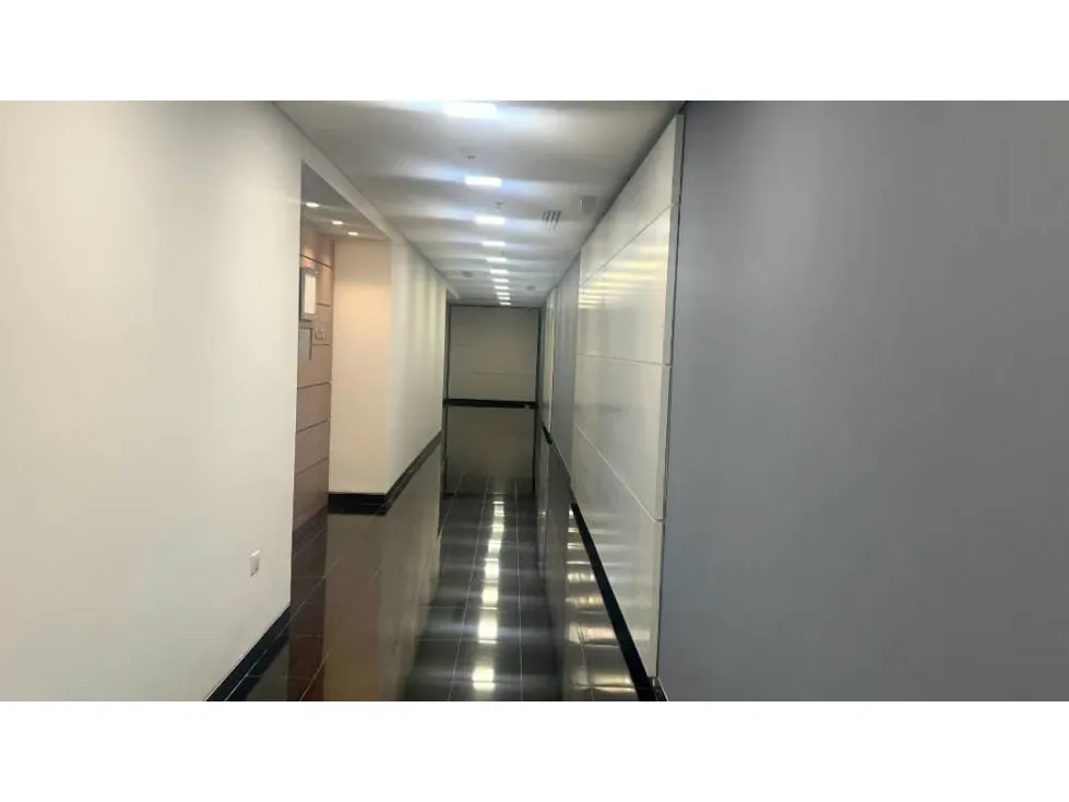 Se Alquila Oficina 300 M2 en la Torre Luxor, Urbanización Las Mercedes - 3