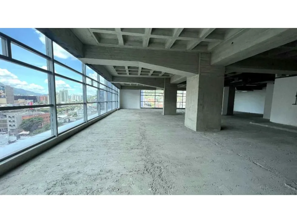 Se Alquila Oficina 300 M2 en la Torre Luxor, Urbanización Las Mercedes - 4
