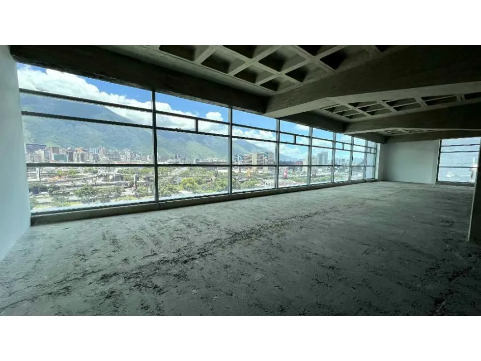 Se Alquila Oficina 300 M2 en la Torre Luxor, Urbanización Las Mercedes - 9