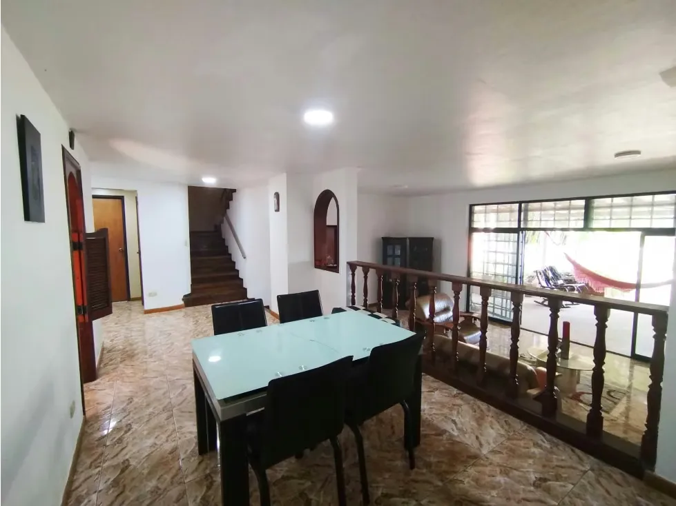 AMPLIA Y HERMOSA CASA EN VENTA EN LOMAS DE MONTE CLARO - 2
