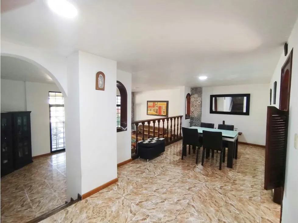 AMPLIA Y HERMOSA CASA EN VENTA EN LOMAS DE MONTE CLARO - 3