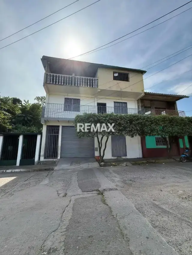 Gran Oportunidad*de adquirir una casa de 2 pisos, con excelente distribución, espacios independientes qué generan rentabilidad. *Ubicada* En Las Américas Fría. Edo. Táchira.