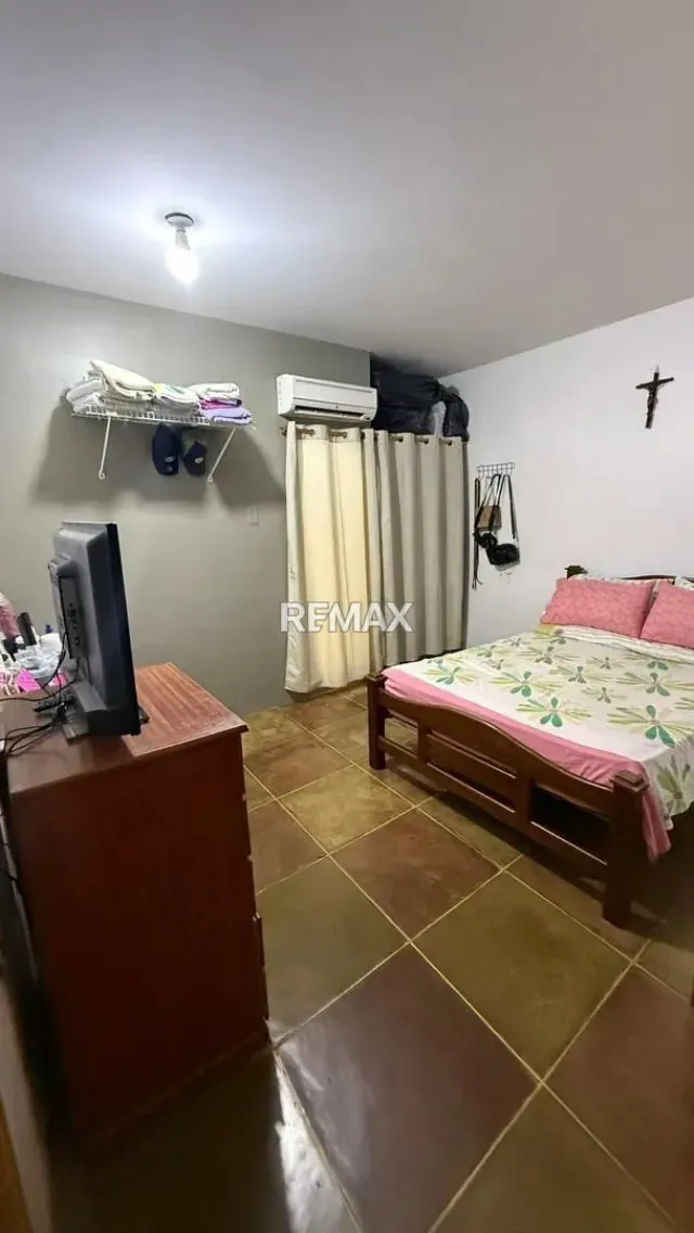 Gran Oportunidad*de adquirir una casa de 2 pisos, con excelente distribución, espacios independientes qué generan rentabilidad. *Ubicada* En Las Américas Fría. Edo. Táchira. - 11