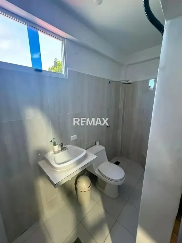 Gran Oportunidad*de adquirir una casa de 2 pisos, con excelente distribución, espacios independientes qué generan rentabilidad. *Ubicada* En Las Américas Fría. Edo. Táchira. - 3