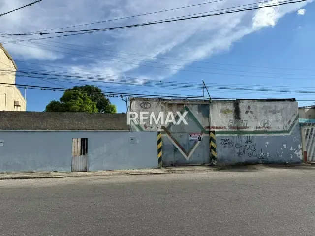 Gran Oportunidad de Inversión! En Venta Terreno y Propiedad Uso Mixto (Comercial Residencial)