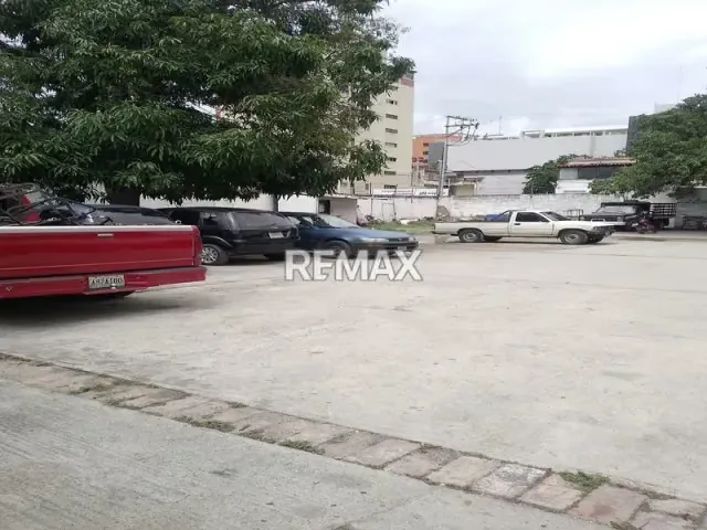 EN VENTA TERRENO EN LA AV. 20 DE BARQUISIMETO