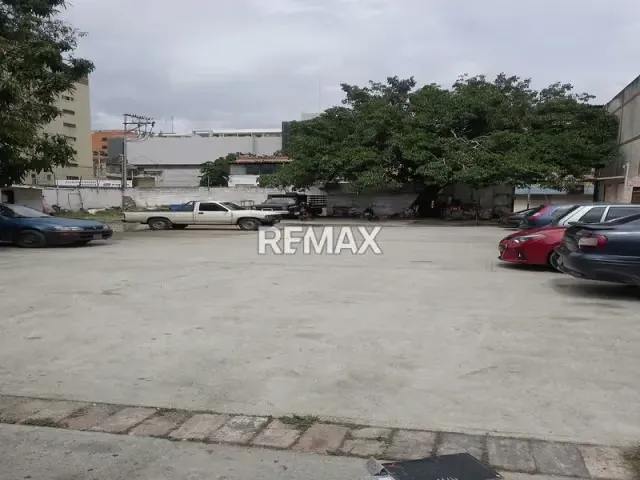 EN VENTA TERRENO EN LA AV. 20 DE BARQUISIMETO - 2