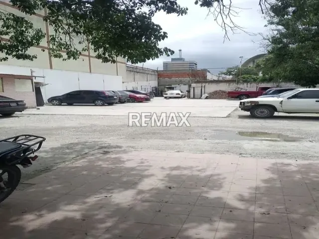 EN VENTA TERRENO EN LA AV. 20 DE BARQUISIMETO - 5