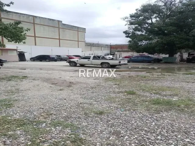 EN VENTA TERRENO EN LA AV. 20 DE BARQUISIMETO - 6