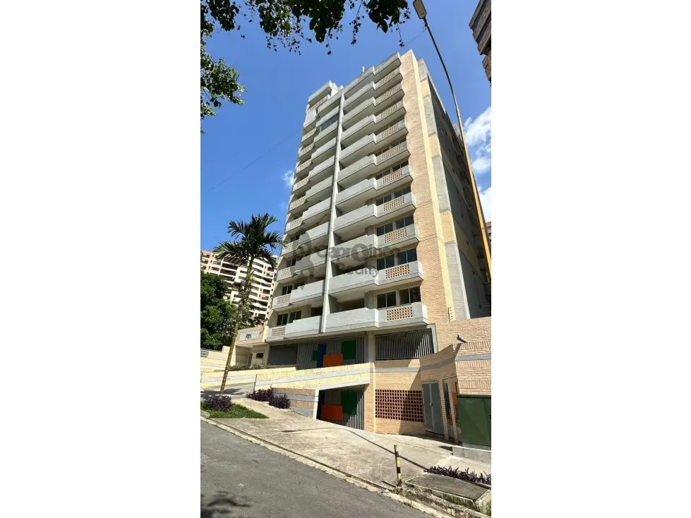 Venta ph obra blanca urb. La trigaleña 100% servicios