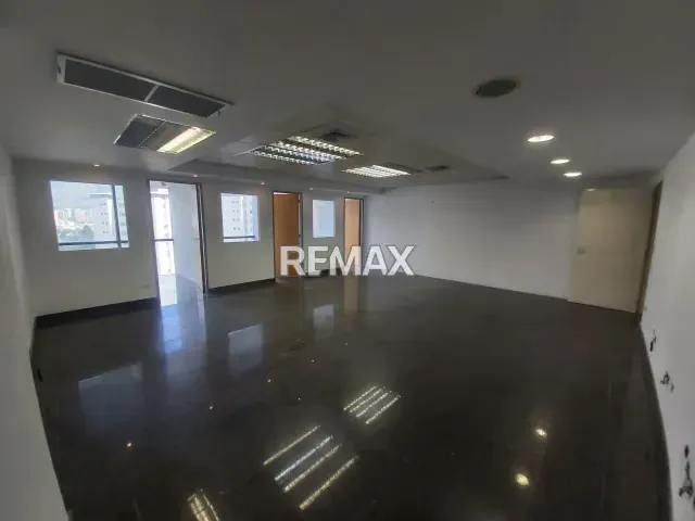ALQUILER DE OFICINA CC MACARACUAY PLAZA (6A P1)
