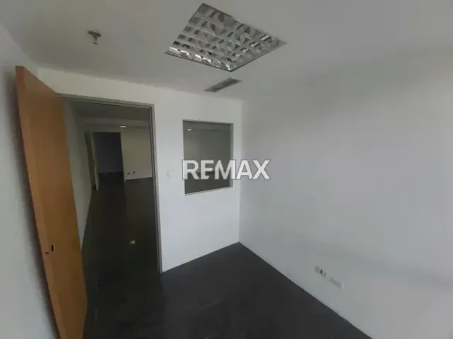 ALQUILER DE OFICINA CC MACARACUAY PLAZA (6A P1) - 11