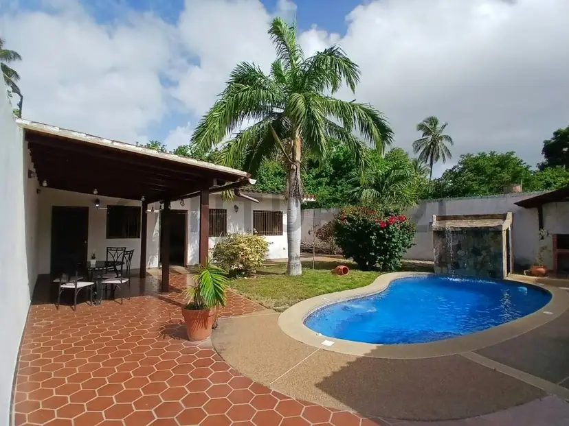 CASA EN EXCELENTES CONDICIONES CON ANEXO INCLUIDO