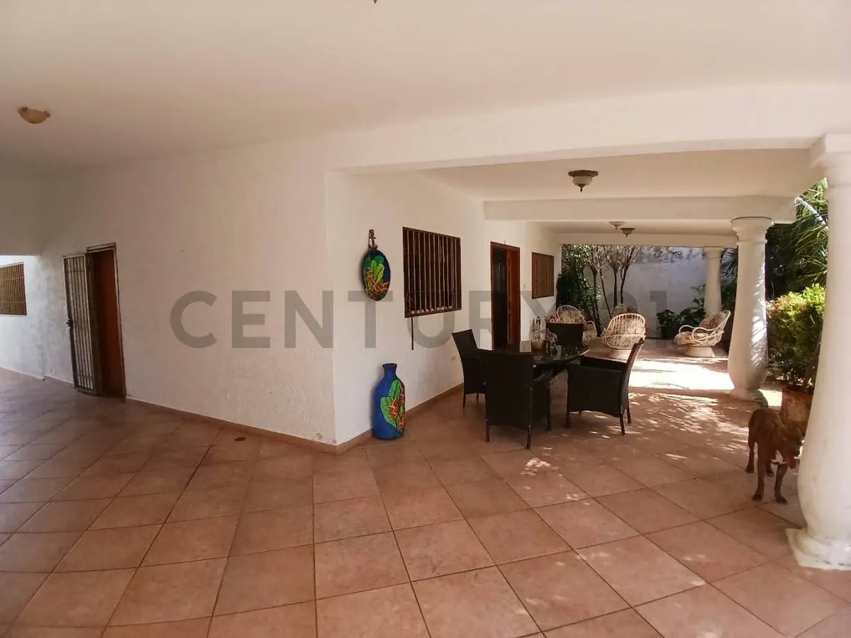 CASA EN EXCELENTES CONDICIONES CON ANEXO INCLUIDO - 12
