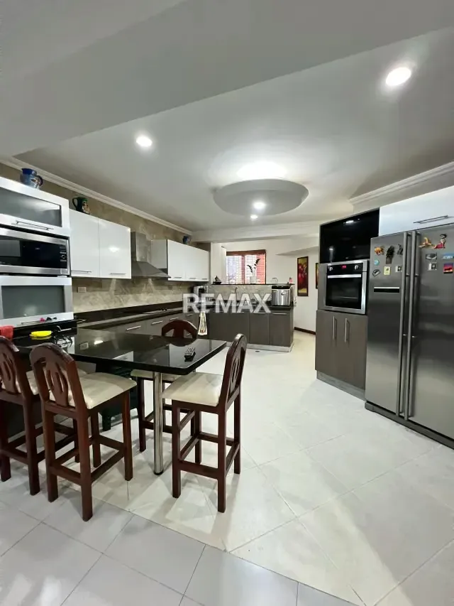 En Venta hermoso apartamento de 195 m² con todos los servicios en el Este de Barquisimeto - 4