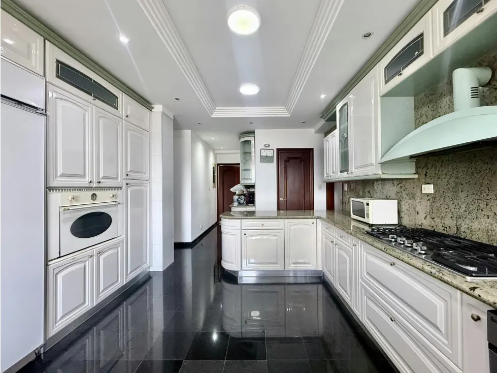 Vendo apartamento c/ vista al Ávila 270m2 Lomas de San Román 8301 - 10