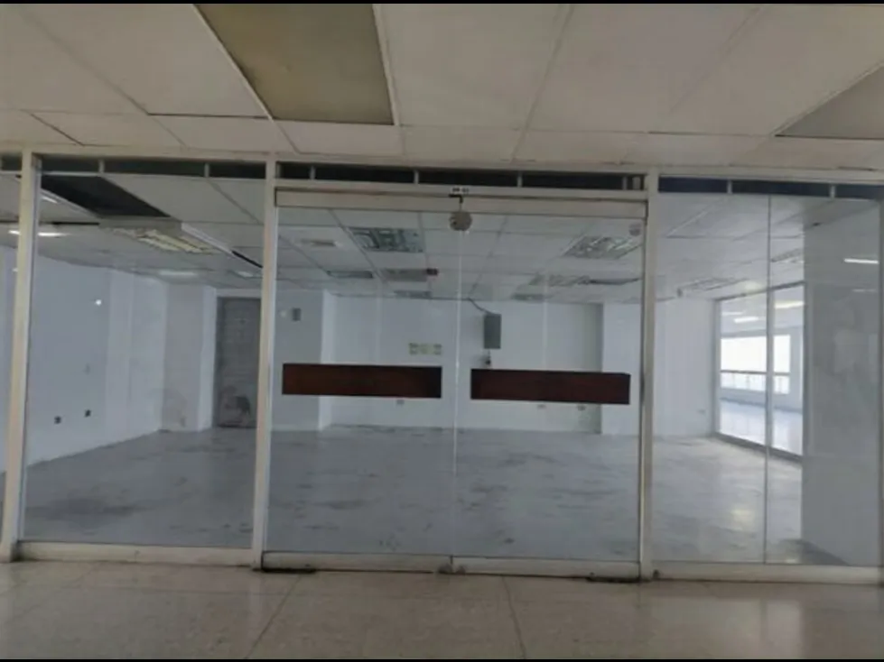 Se Alquila excelente Local Comercial de 64 M2 Los Chaguaramos - 2