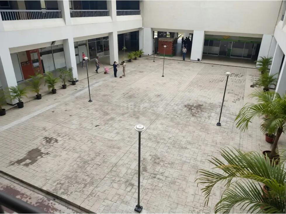 Se Alquila excelente Local Comercial de 64 M2 Los Chaguaramos - 11