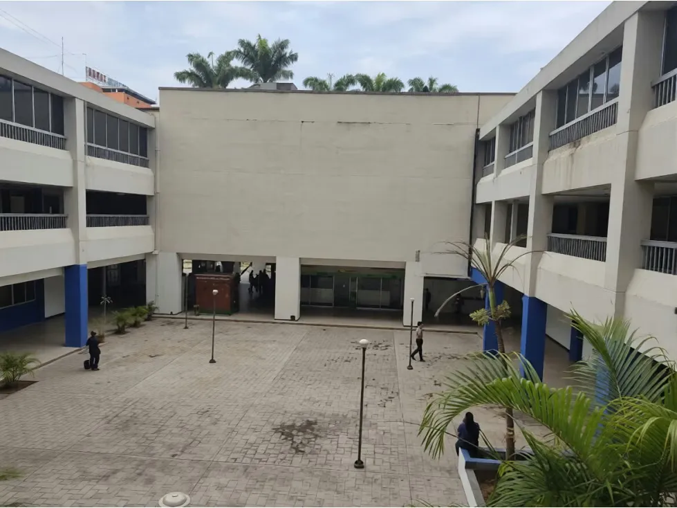 Se Alquila excelente Local Comercial de 64 M2 Los Chaguaramos - 12
