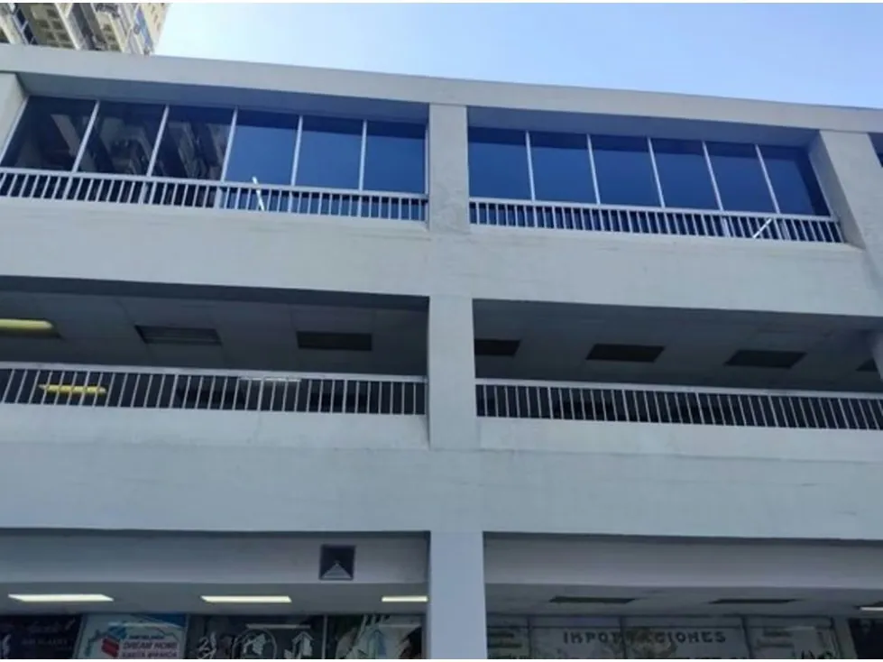 Se Alquila excelente Local Comercial de 64 M2 Los Chaguaramos - 13