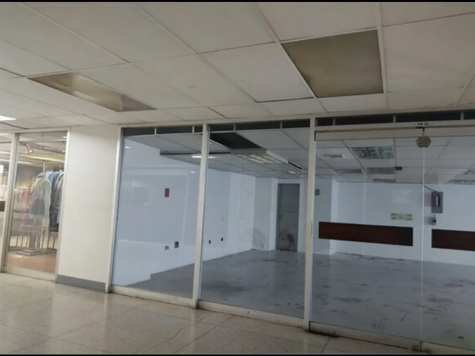 Se Alquila excelente Local Comercial de 64 M2 Los Chaguaramos - 3