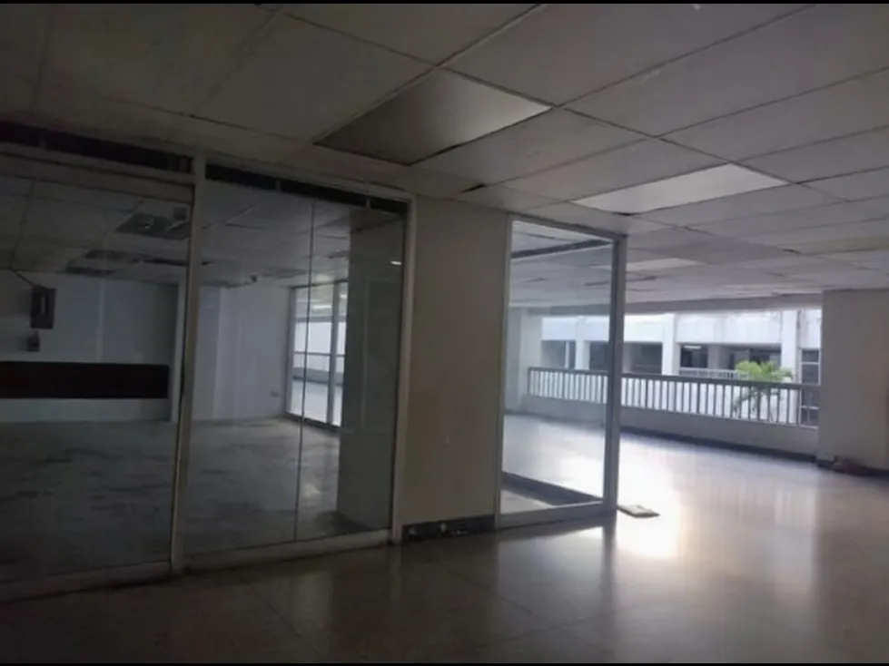 Se Alquila excelente Local Comercial de 64 M2 Los Chaguaramos - 4